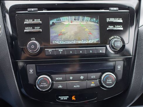 Used 2016 Nissan Rogue SV AWD/4WD image 14