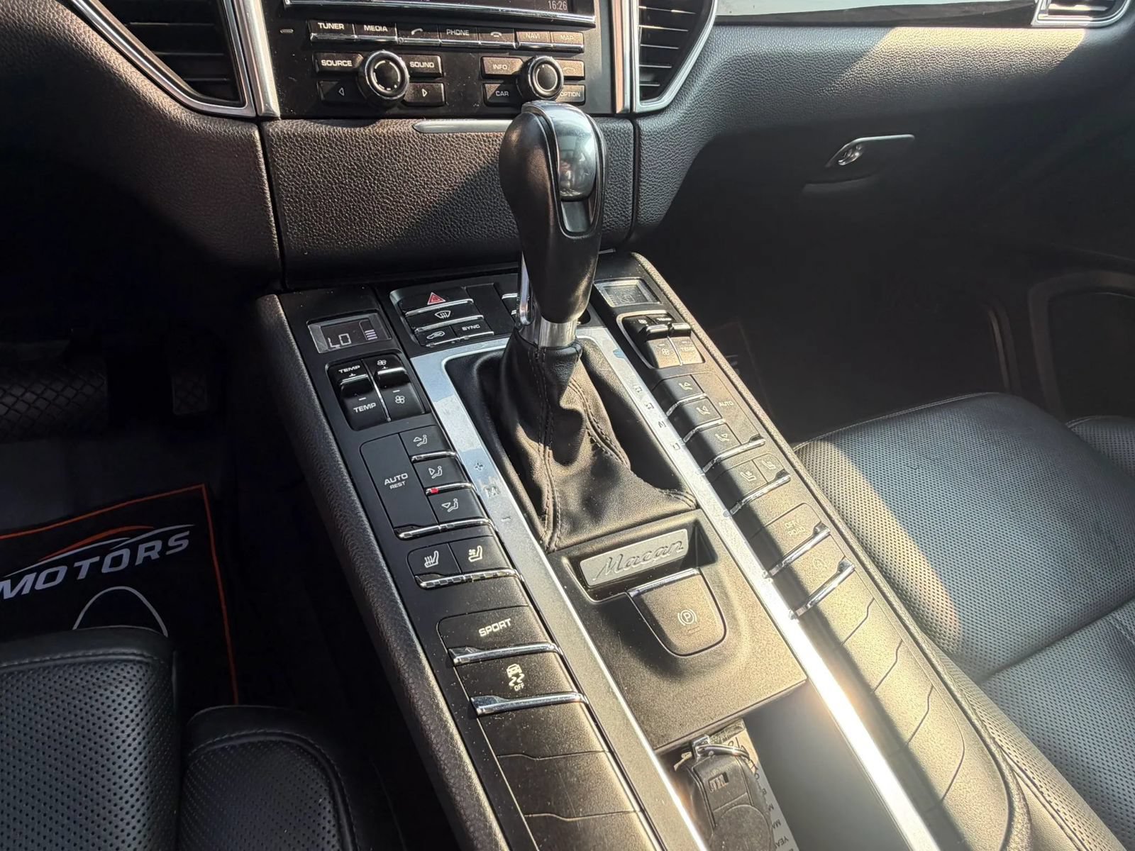 Used 2015 Porsche Macan S AWD/4WD image 28