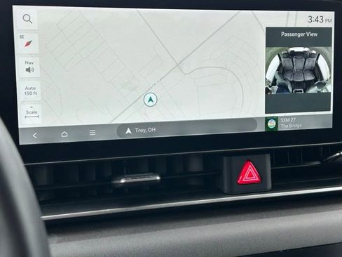 Used 2025 Kia Carnival EX image 11