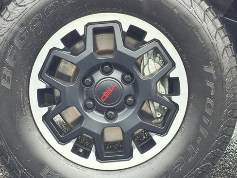 Certified 2024 Toyota Tacoma TRD Off-Road image 24