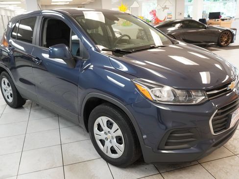 Used 2018 Chevrolet Trax LS FWD image 16