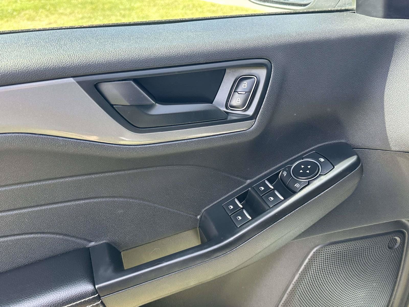 Certified 2025 Ford Escape Active AWD/4WD image 16