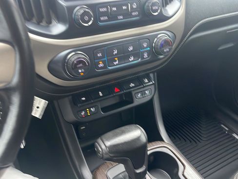 Used 2018 GMC Canyon Denali image 10