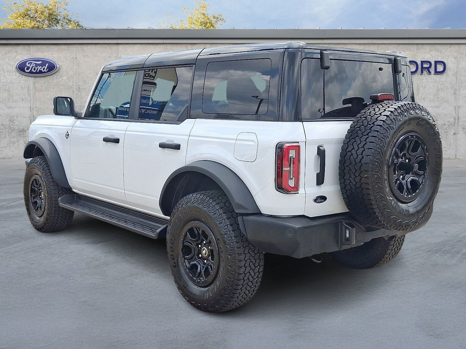 Used 2025 Ford Bronco Outer Banks w/ Sasquatch Package AWD/4WD image 4