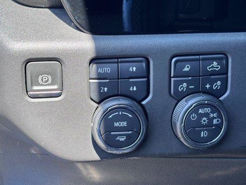 Used 2024 Chevrolet Silverado 1500 ZR2 AWD/4WD image 17