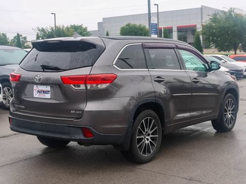 Used 2018 Toyota Highlander SE w/ Protection Package #3 AWD/4WD image 3