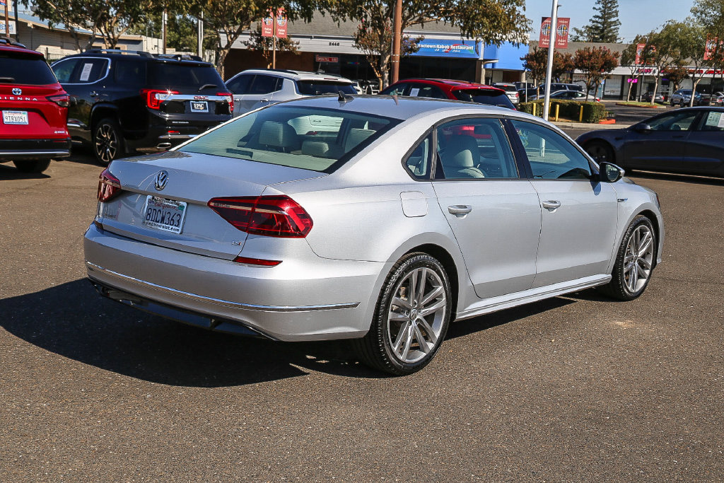 Used 2018 Volkswagen Passat 2.0T R-Line FWD image 4