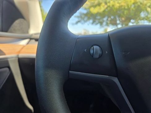 Used 2024 Tesla Model Y Long Range AWD/4WD image 21