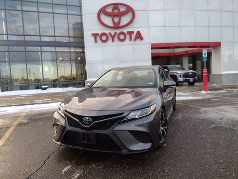 Used 2019 Toyota Camry SE image 1