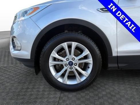Used 2017 Ford Escape SE w/ Equipment Group 201A AWD/4WD image 14