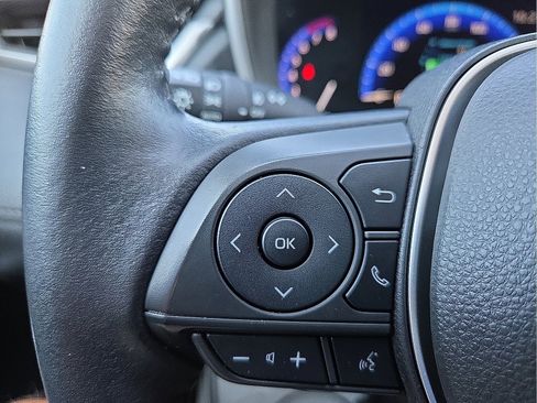 Used 2022 Toyota Corolla Cross XLE image 19