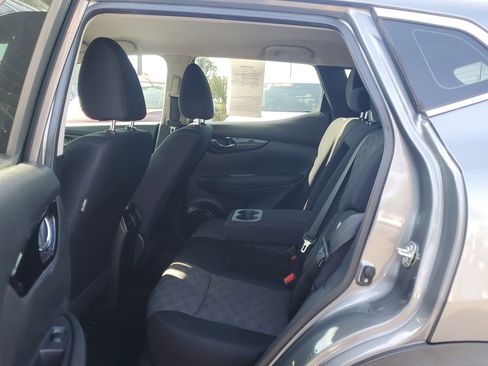 Used 2021 Nissan Rogue Sport SV image 12