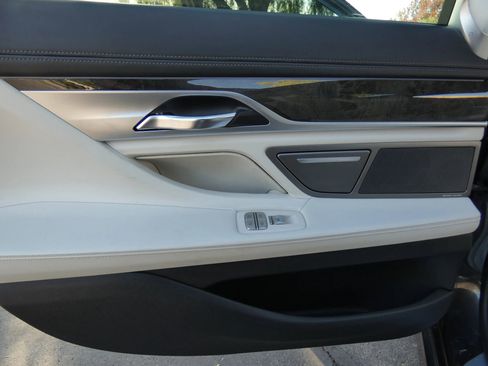 Used 2016 BMW 750i xDrive image 38