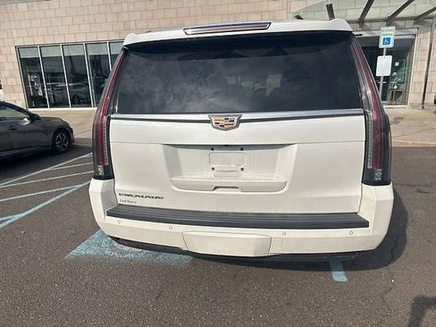 Used 2016 Cadillac Escalade Luxury image 4
