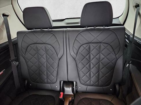 Used 2023 BMW X7 xDrive40i w/ Premium Package image 19