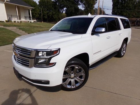 Used 2019 Chevrolet Suburban Premier image 14