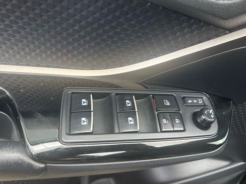 Used 2019 Toyota C-HR XLE FWD image 10