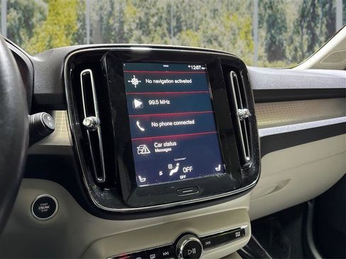 Used 2021 Volvo XC40 T5 Momentum image 14