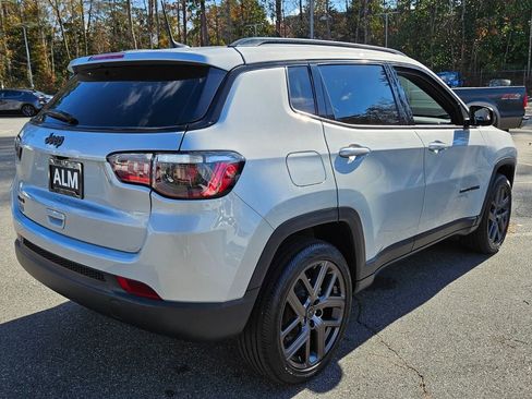 New 2026 Jeep Compass Latitude image 11
