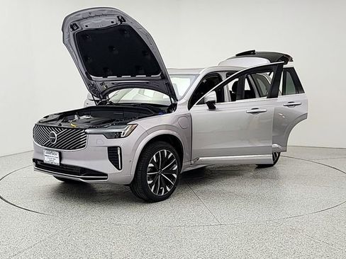 New 2026 Volvo XC90 T8 Plus w/ Protection Package AWD/4WD image 9
