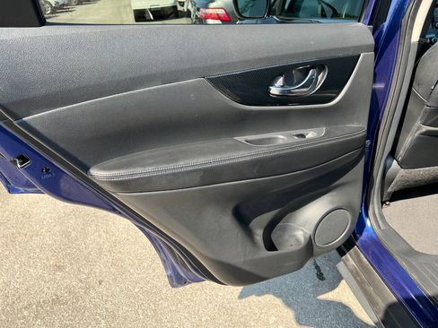 Used 2017 Nissan Rogue SL w/ SL Premium Package AWD/4WD image 3