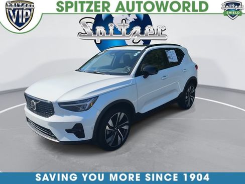 Used 2023 Volvo XC40 B5 Plus w/ Driver Assist Package AWD/4WD image 4