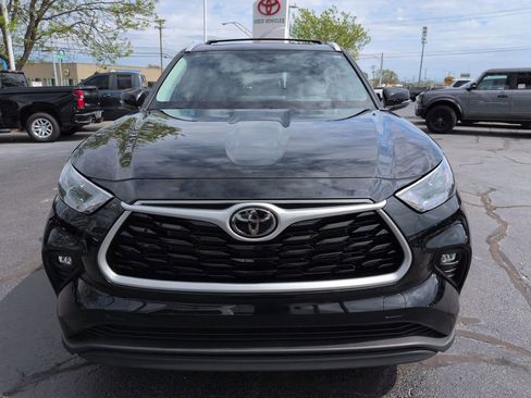 Used 2023 Toyota Highlander XLE image 8