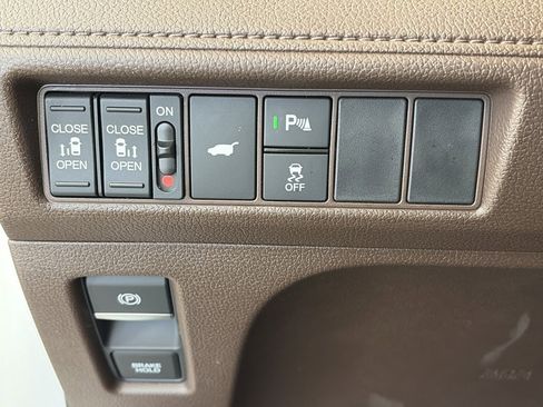 Used 2025 Honda Odyssey Elite image 23