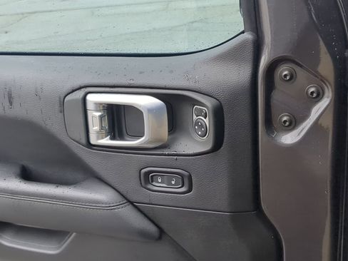 Used 2022 Jeep Wrangler Unlimited Sahara image 12