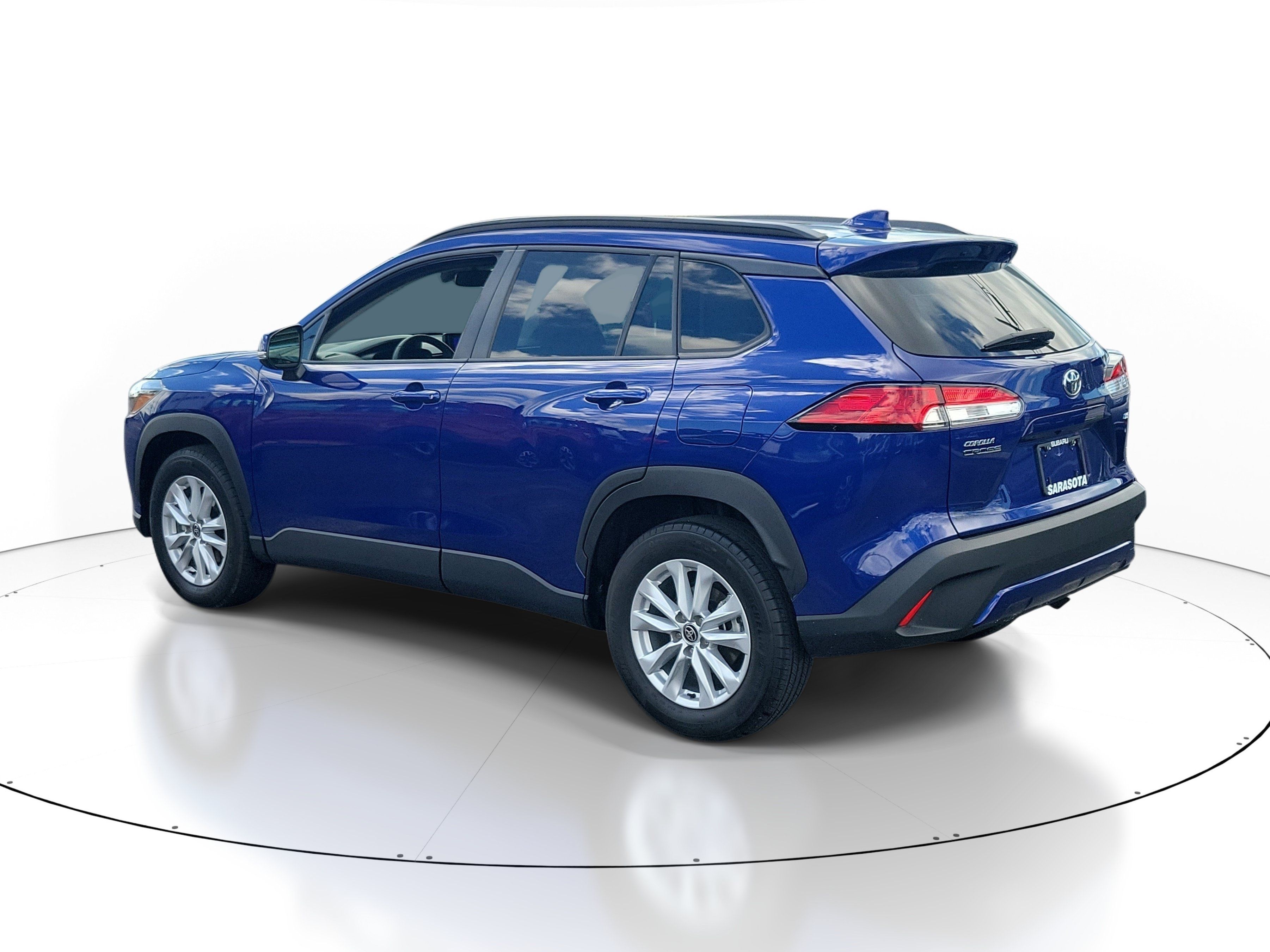 Used 2023 Toyota Corolla Cross LE FWD image 4