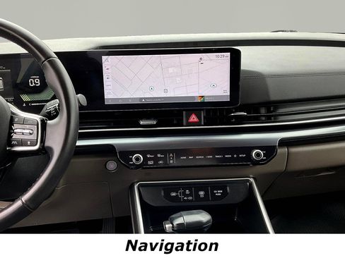 Used 2025 Kia Carnival FWD image 9