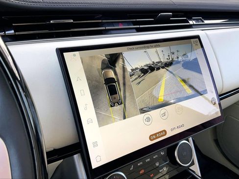 Used 2023 Land Rover Range Rover Long Wheelbase SE image 20