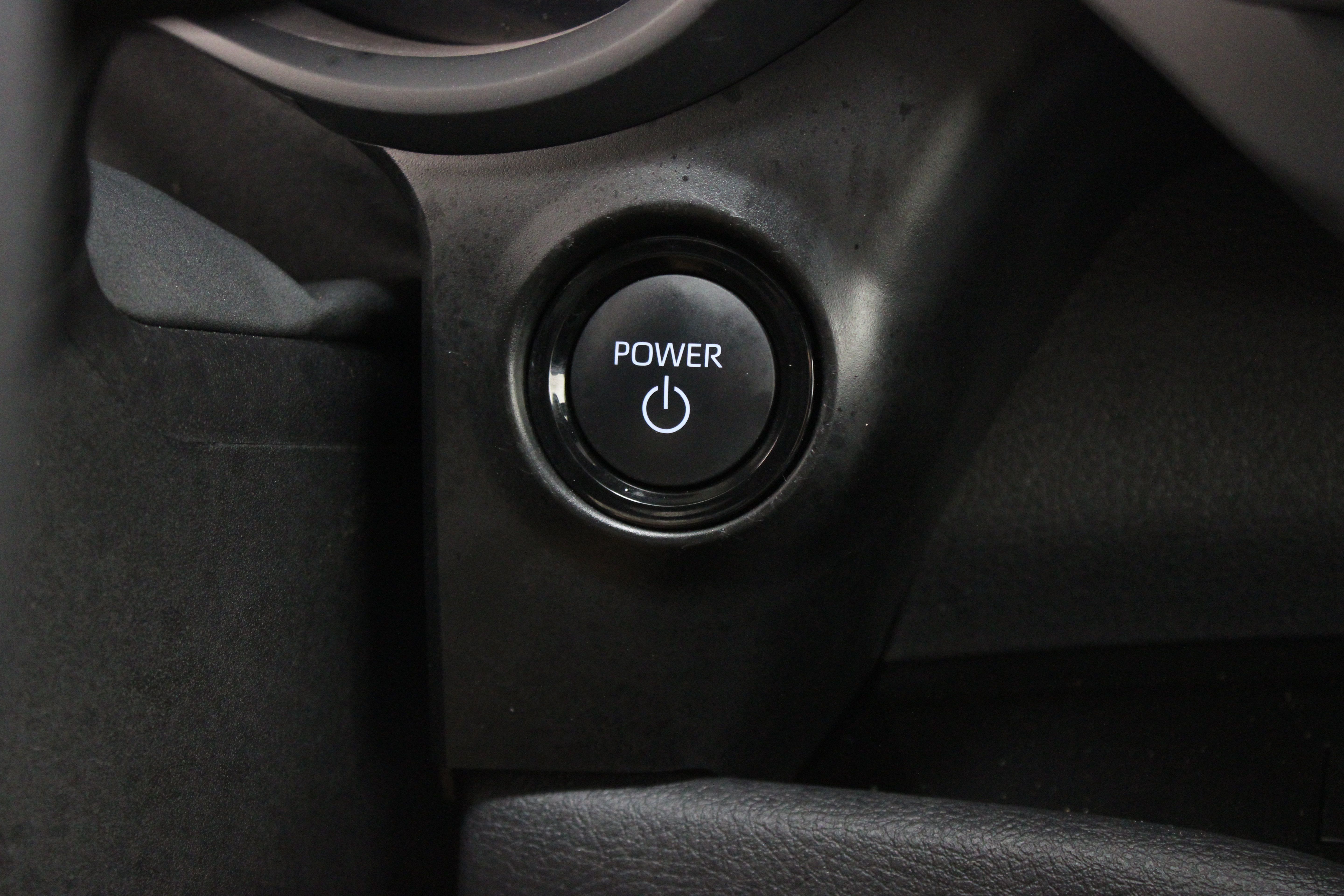 Used 2025 Toyota Sienna XSE w/ XSE Premium Package FWD image 18
