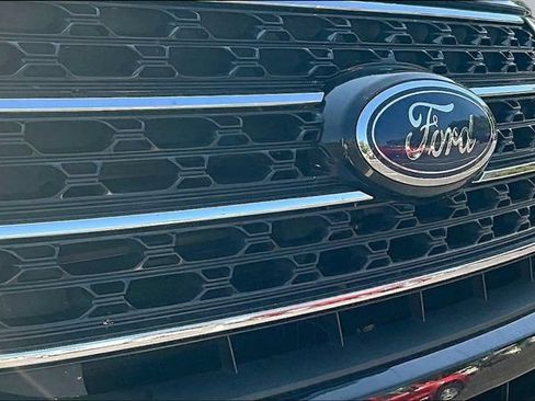 Used 2021 Ford Explorer XLT w/ Equipment Group 202A AWD/4WD image 32