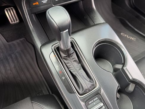 Used 2025 Honda Civic Sport image 15