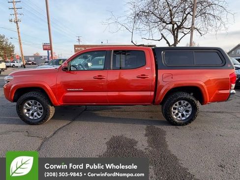 Used 2017 Toyota Tacoma SR5 image 8