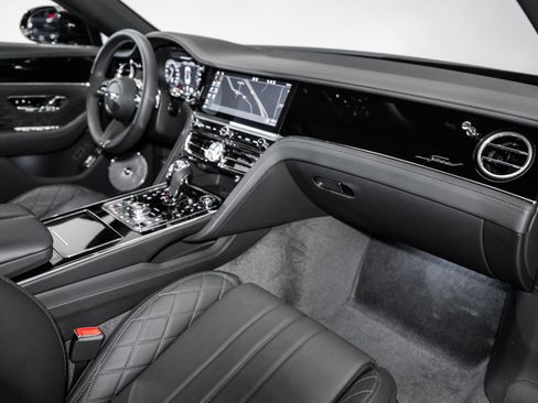 Used 2024 Bentley Flying Spur W12 image 4