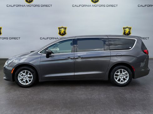 Used 2023 Chrysler Voyager LX FWD image 2