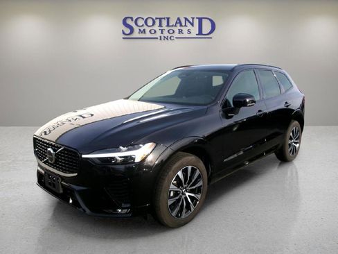 Used 2025 Volvo XC60 B5 Core AWD/4WD image 2