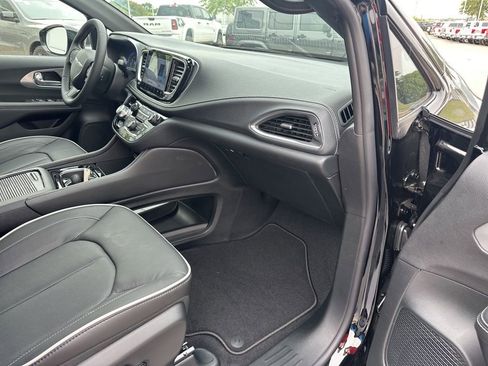 New 2026 Chrysler Pacifica Limited w/ S Appearance Package image 55