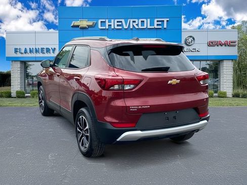 Used 2025 Chevrolet TrailBlazer LT AWD/4WD image 3