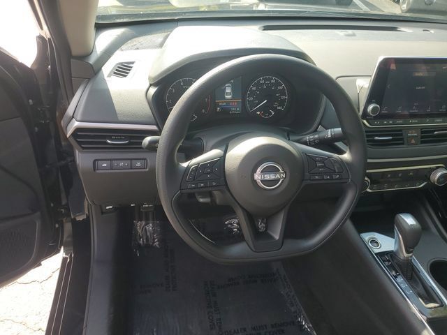 Used 2025 Nissan Altima 2.5 S FWD image 15
