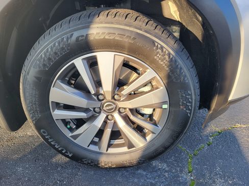 Used 2025 Nissan Pathfinder SL w/ Black Appearance Package image 7