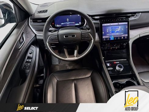 Used 2023 Jeep Grand Cherokee Limited AWD/4WD image 22