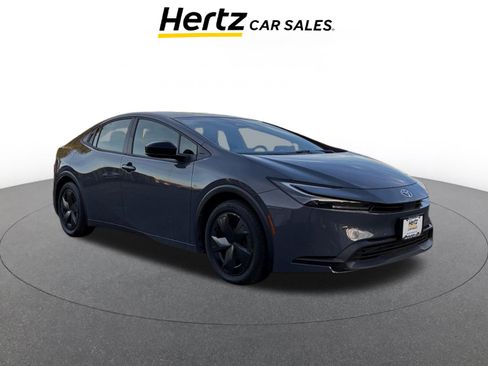 Used 2025 Toyota Prius LE image 1