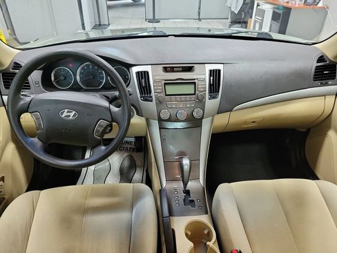 Used 2010 Hyundai Sonata GLS FWD image 3