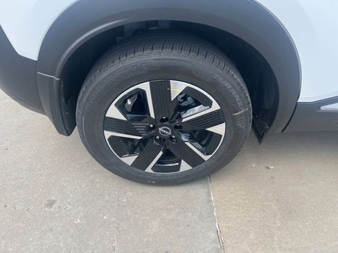 New 2025 Nissan Kicks SV w/ SV Premium Package image 4