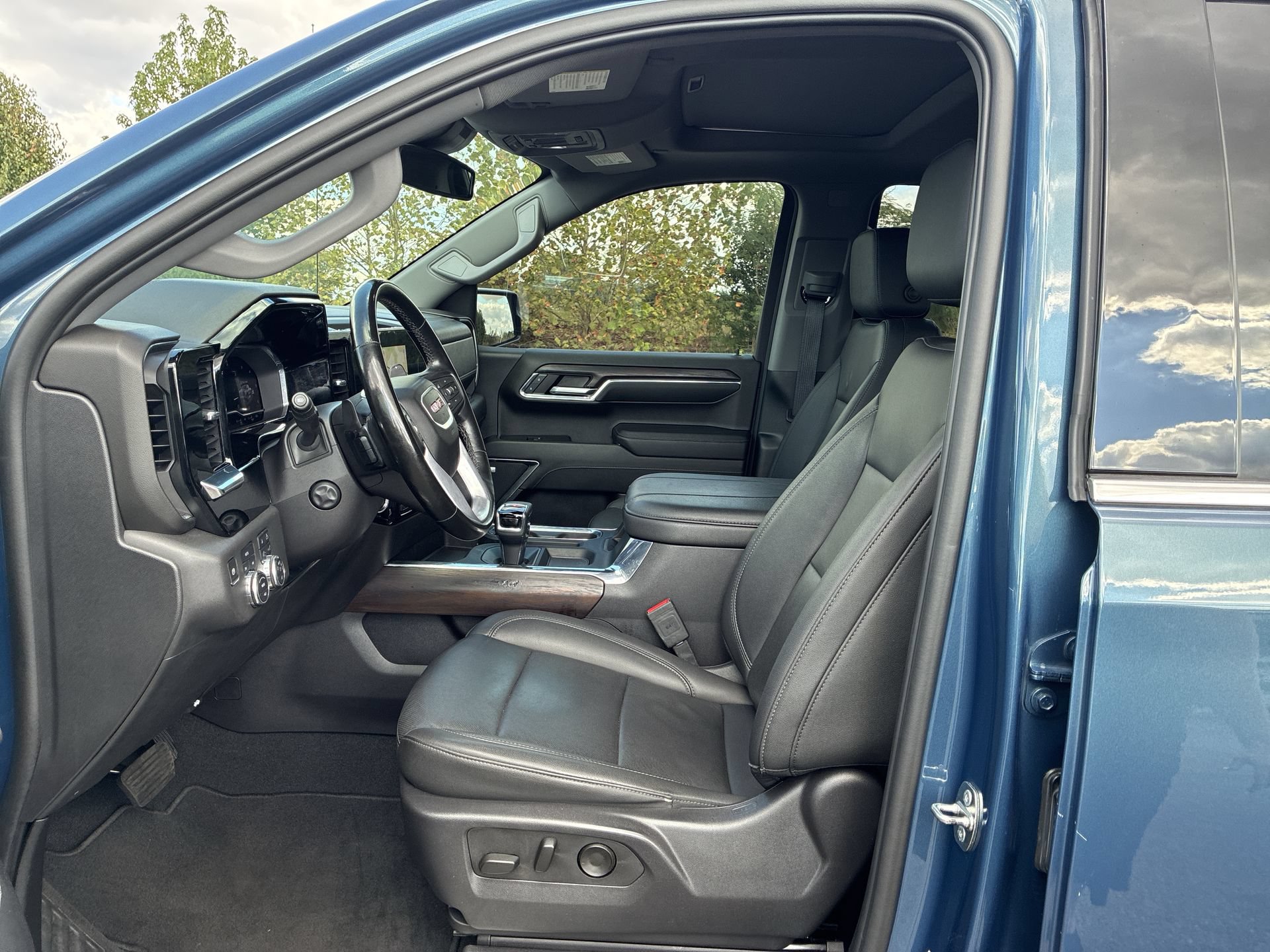Certified 2024 GMC Sierra 1500 SLT w/ SLT Premium Plus Package AWD/4WD image 16