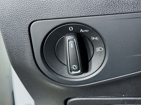 Used 2023 Volkswagen Tiguan SE image 16