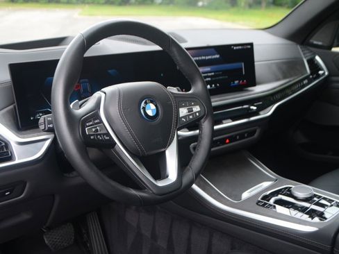 Used 2025 BMW X5 xDrive50e image 18